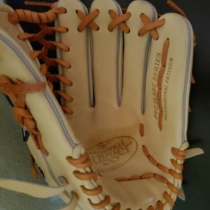 Brand New Louisville Slugger Mens Glove